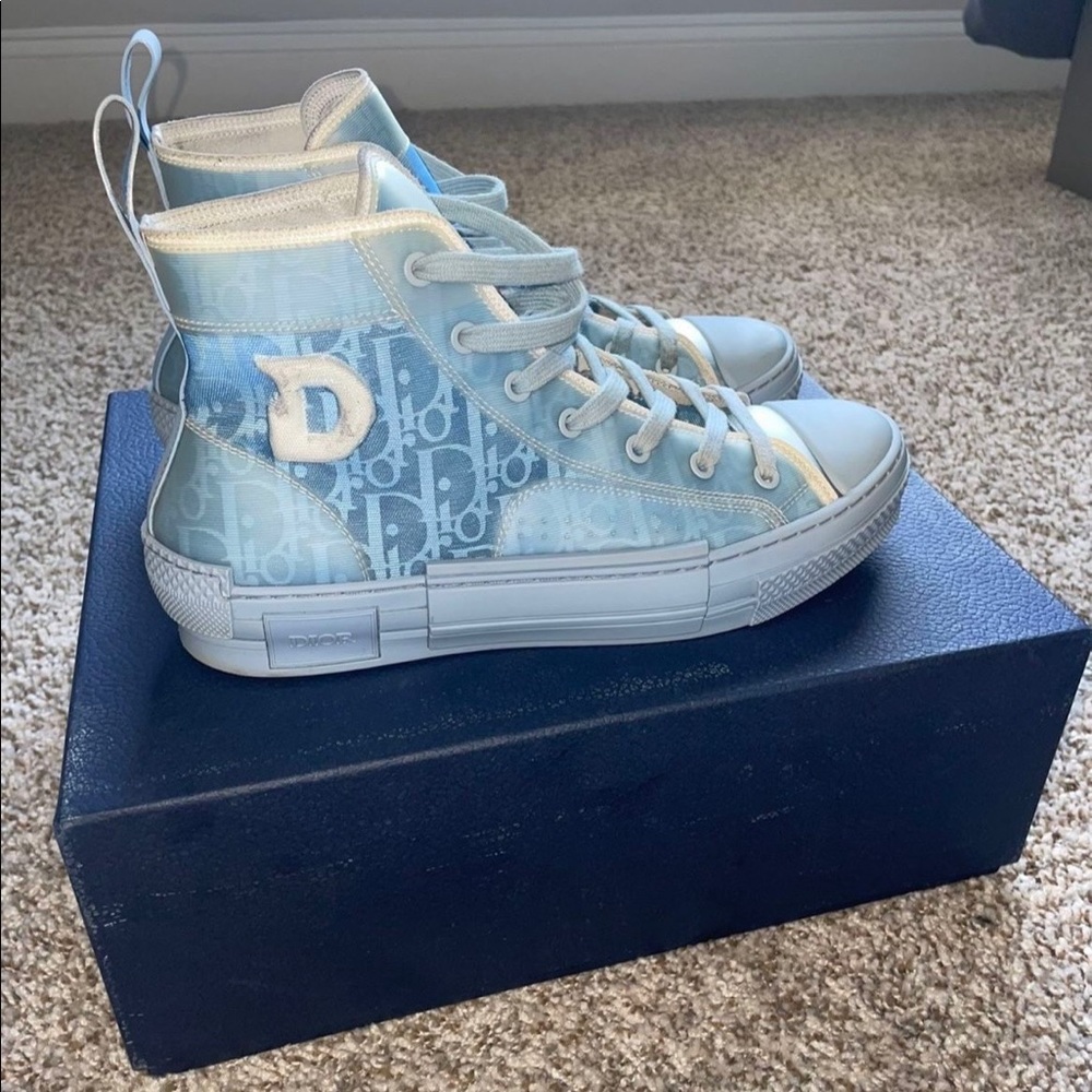 Authentic Mens Dior shoes worn 4 times. Box and tags. Great condition